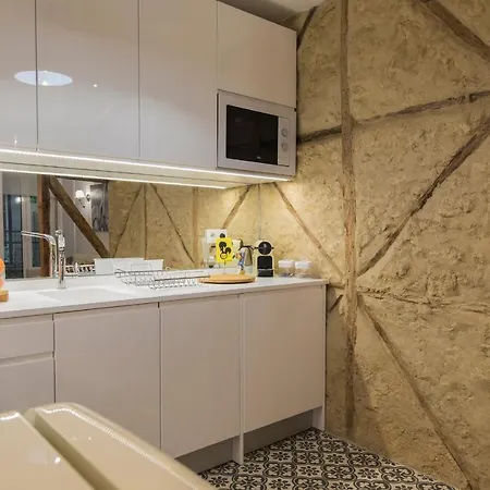 Lovelystay - Vintage Flat Near Santa Justa Elevator!