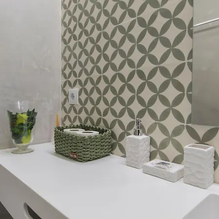 Lovelystay - Vintage Flat Near Santa Justa Elevator! Apartamento Lisboa