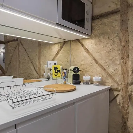 Lovelystay - Vintage Flat Near Santa Justa Elevator! Lägenhet Lisboa