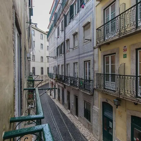 Lovelystay - Vintage Flat Near Santa Justa Elevator! Lägenhet Lisboa