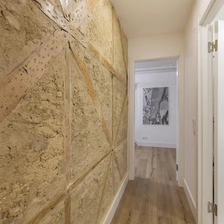 Lovelystay - Vintage Flat Near Santa Justa Elevator! Apartment