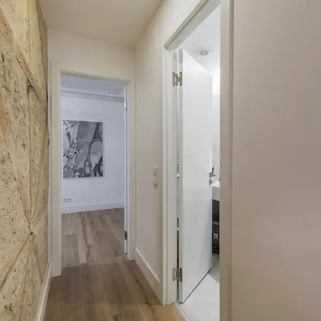 Lovelystay - Vintage Flat Near Santa Justa Elevator! Apartment *