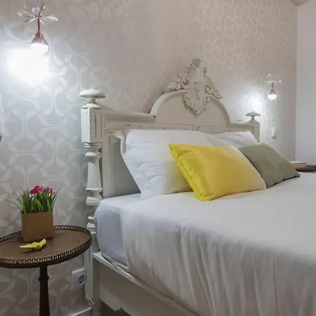 Lovelystay - Vintage Flat Near Santa Justa Elevator! Apartmán *