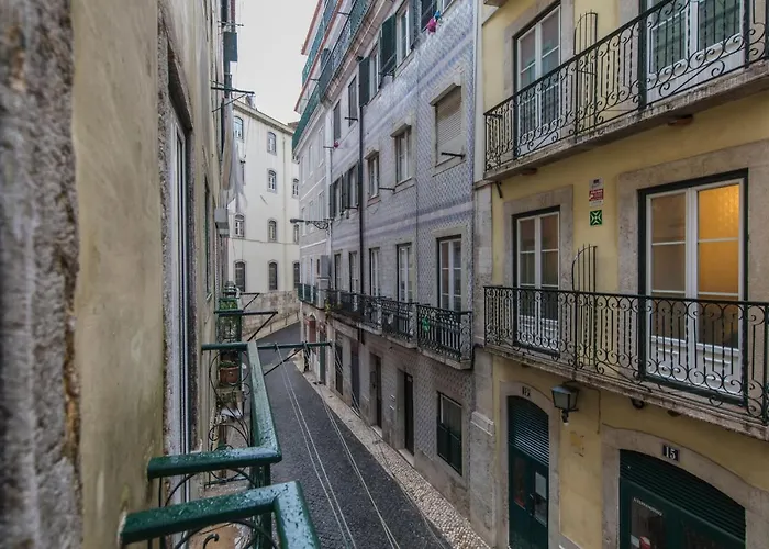 Lovelystay - Vintage Flat Near Santa Justa Elevator! شقة Lisboa