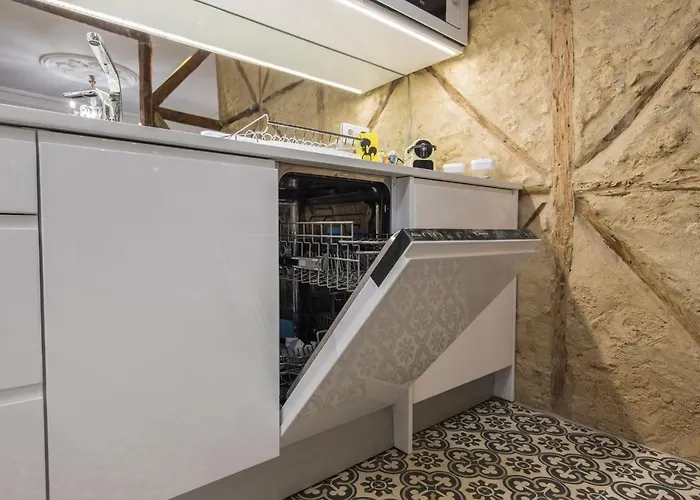 Lovelystay - Vintage Flat Near Santa Justa Elevator! Lisboa