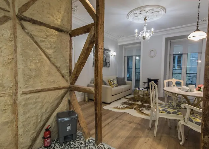 Lovelystay - Vintage Flat Near Santa Justa Elevator! شقة Lisboa